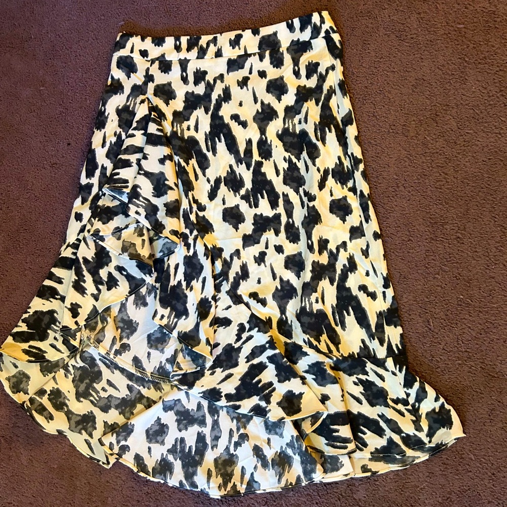 HIGH LOW RISE SKIRT SIZE M WORN ONCE